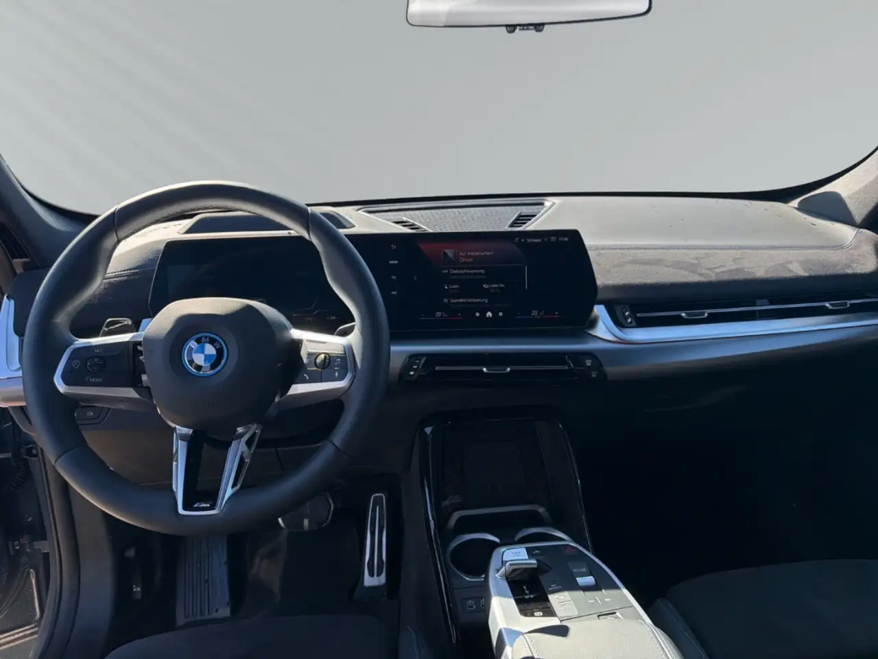 BMW iX1 30 xDrive/M-Sportpaket/HUD/AHK-klappbar/Leder 5