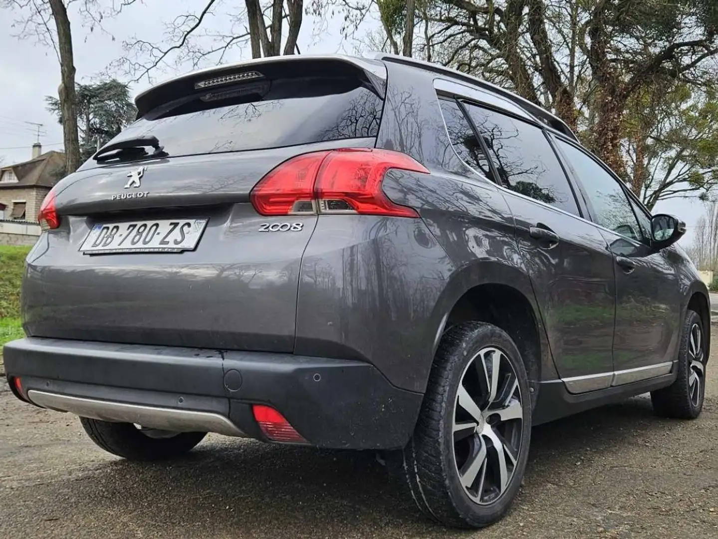 Peugeot 2008 1.6 VTi 120ch BVM5 Féline Titane Gris - 2