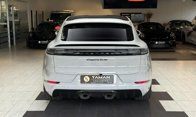 Porsche Cayenne view 8