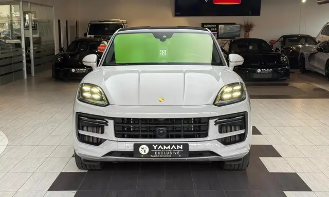 Porsche Cayenne view 3