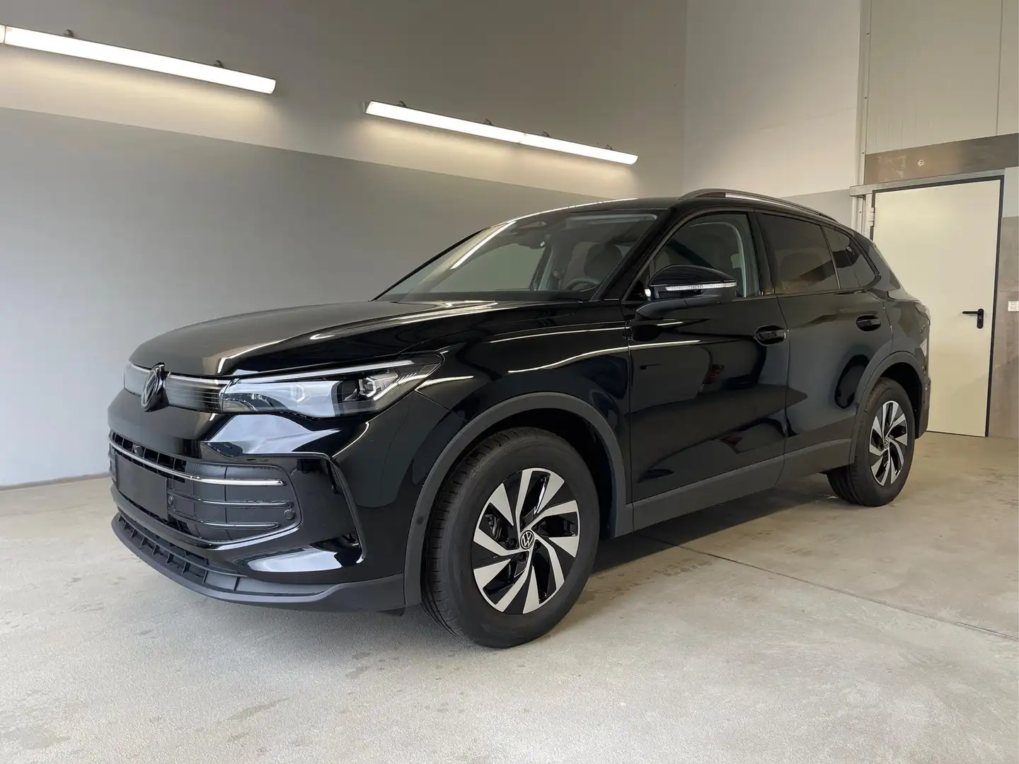 Volkswagen Tiguan Life 150PS eTSI DSG AHK+360°+LEDplus+IQ.Drive+N... Noir - 1