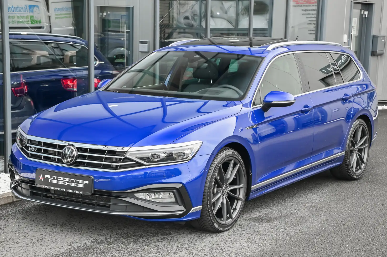 Volkswagen Passat Variant 2.0 TSI DSG 2x R-Line Pano* AHK* Bleu - 2