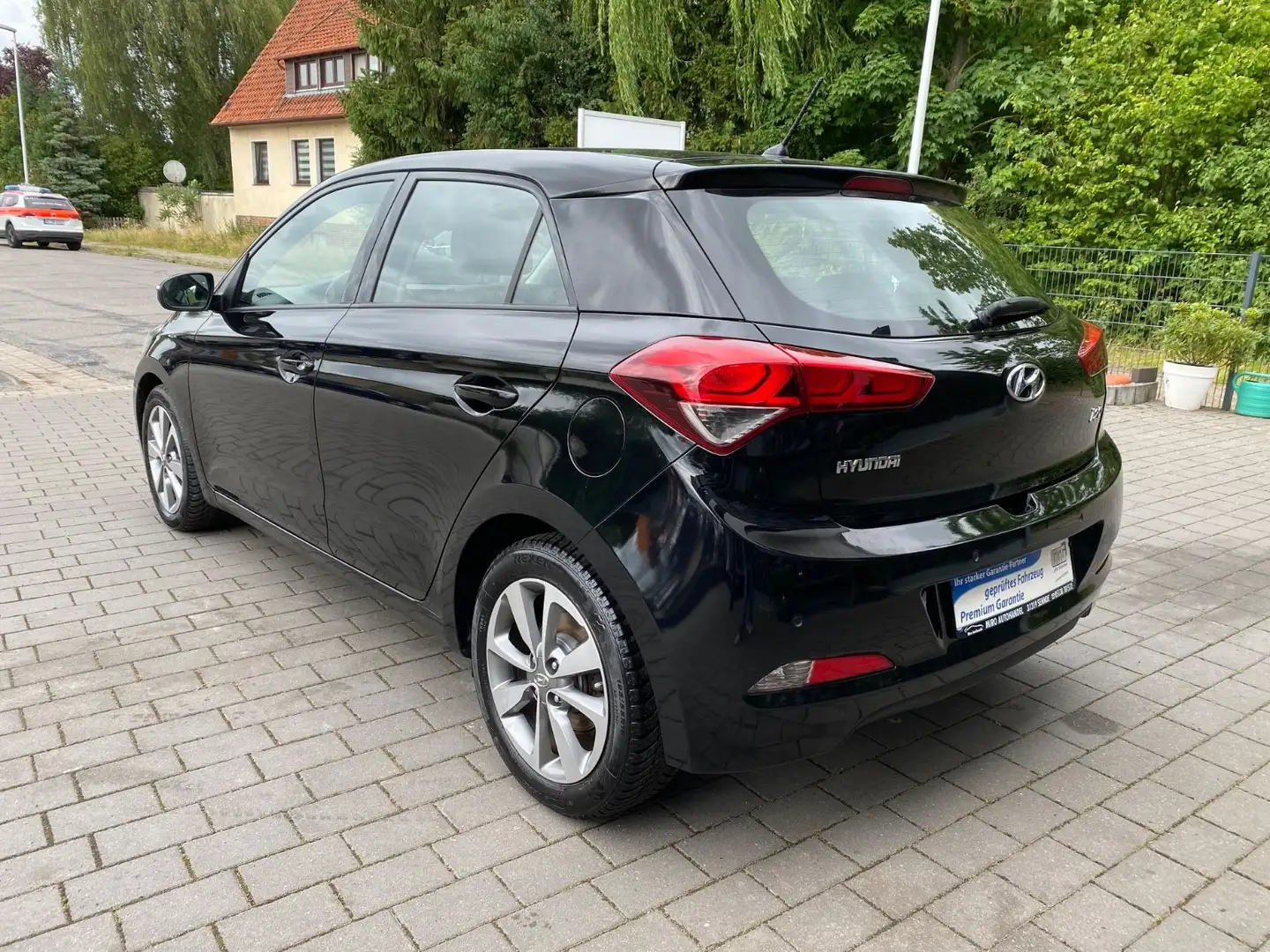 Hyundai i20 Pure Schwarz - 2