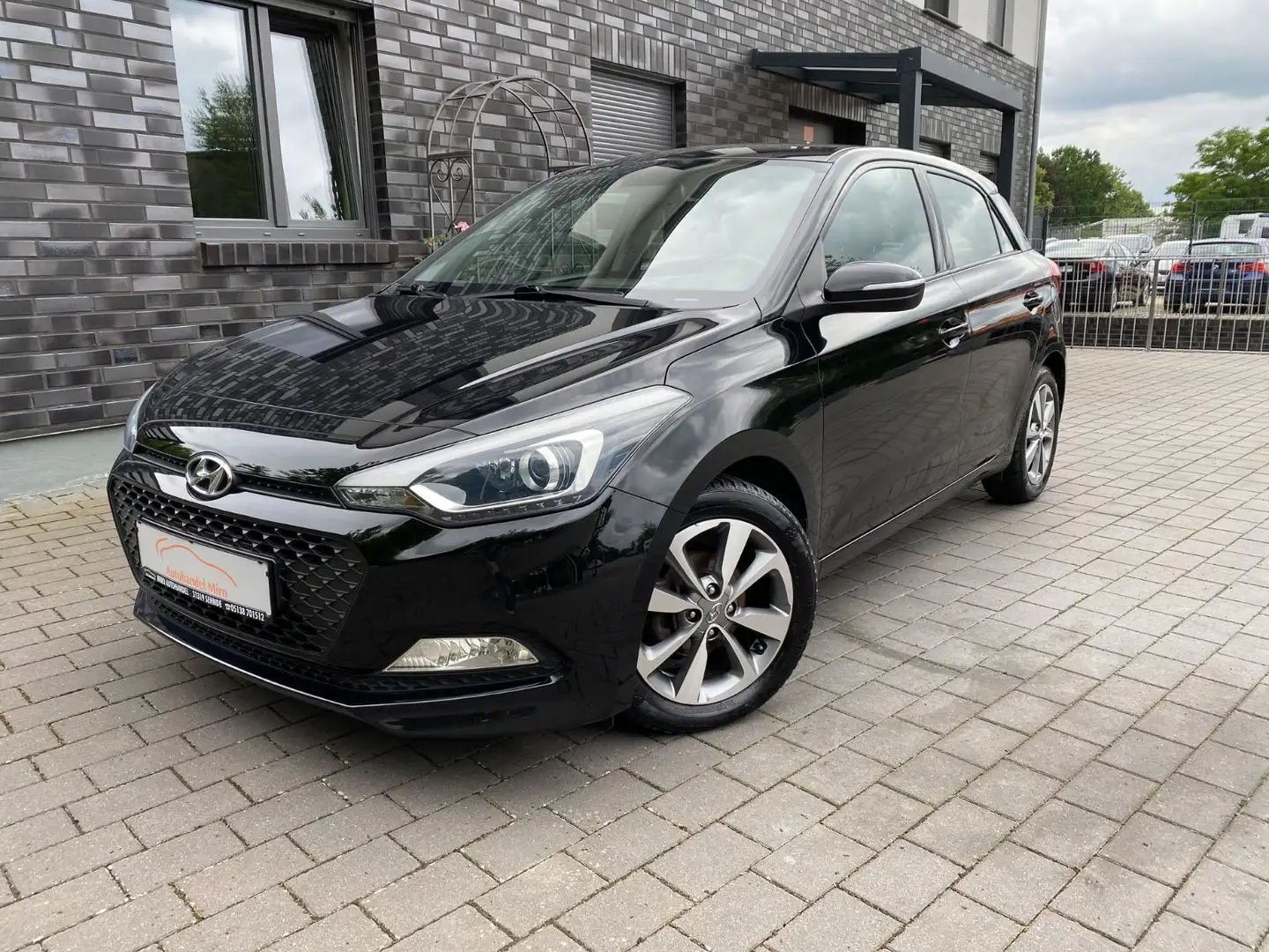 Hyundai i20 Pure Schwarz - 1
