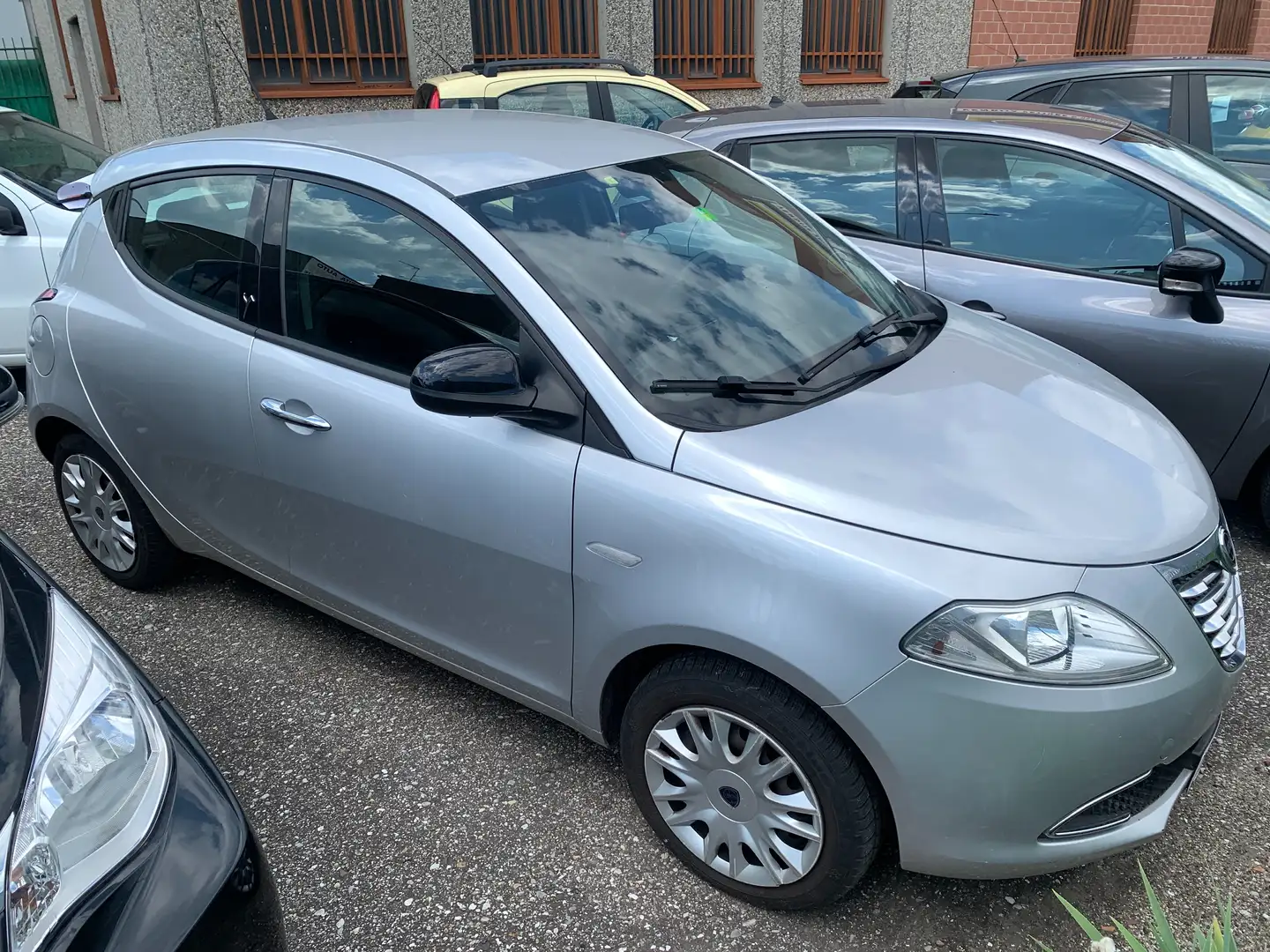 Lancia Ypsilon Ypsilon 0.9 t.air Gold s Plateado - 2