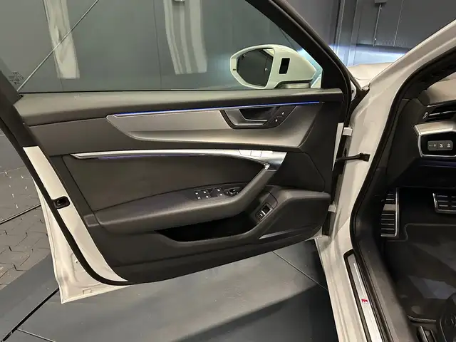 Audi A6 Avant view 14