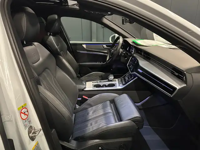 Audi A6 Avant view 11