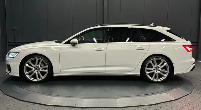 Audi A6 Avant view 2