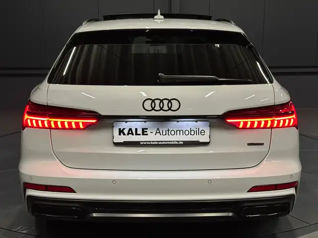 Audi A6 Avant view 4
