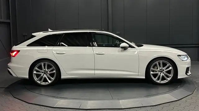 Audi A6 Avant view 6