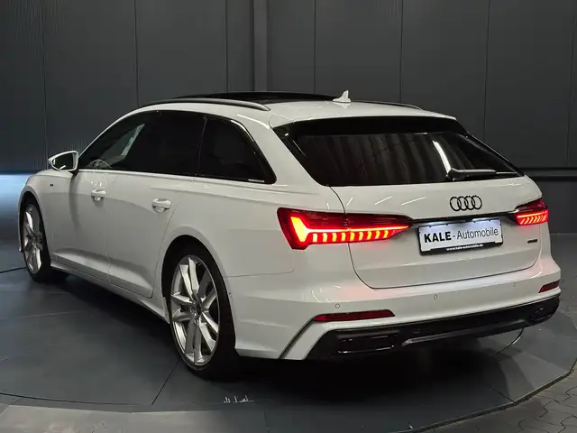 Audi A6 Avant view 3