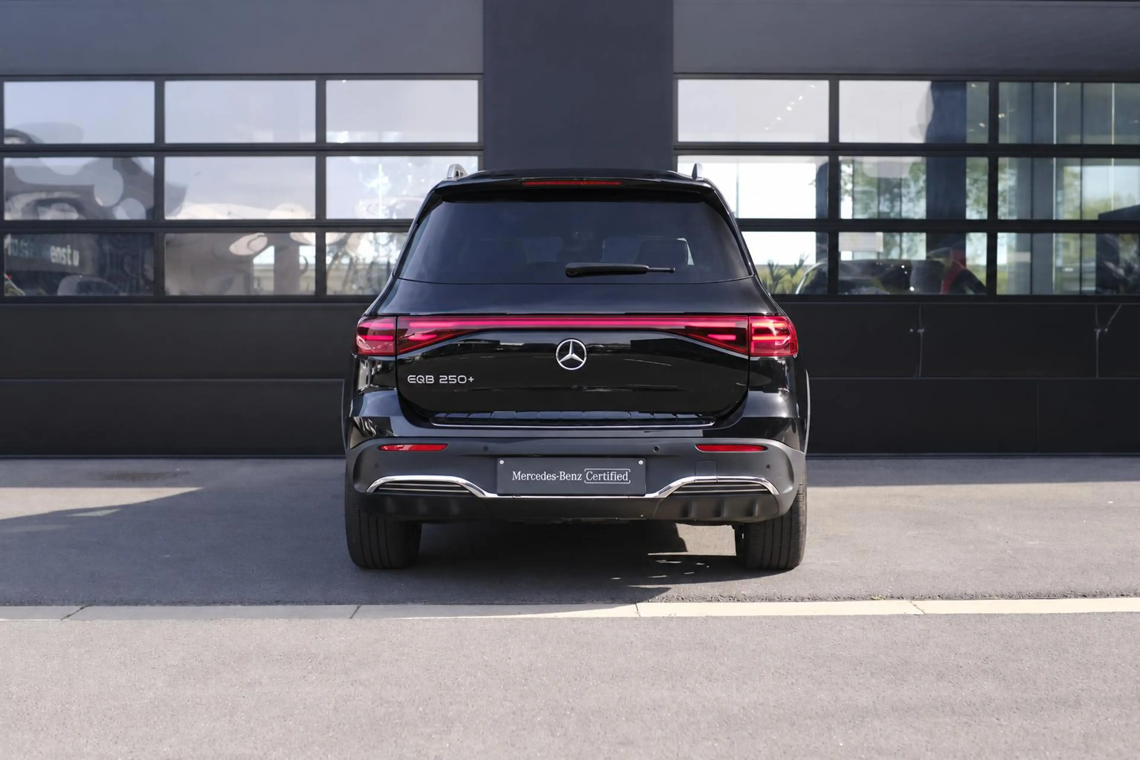 Mercedes-Benz EQB 250 250+ Star Edition + PANO + TREKHAAK + CARPLAY + — photo 7