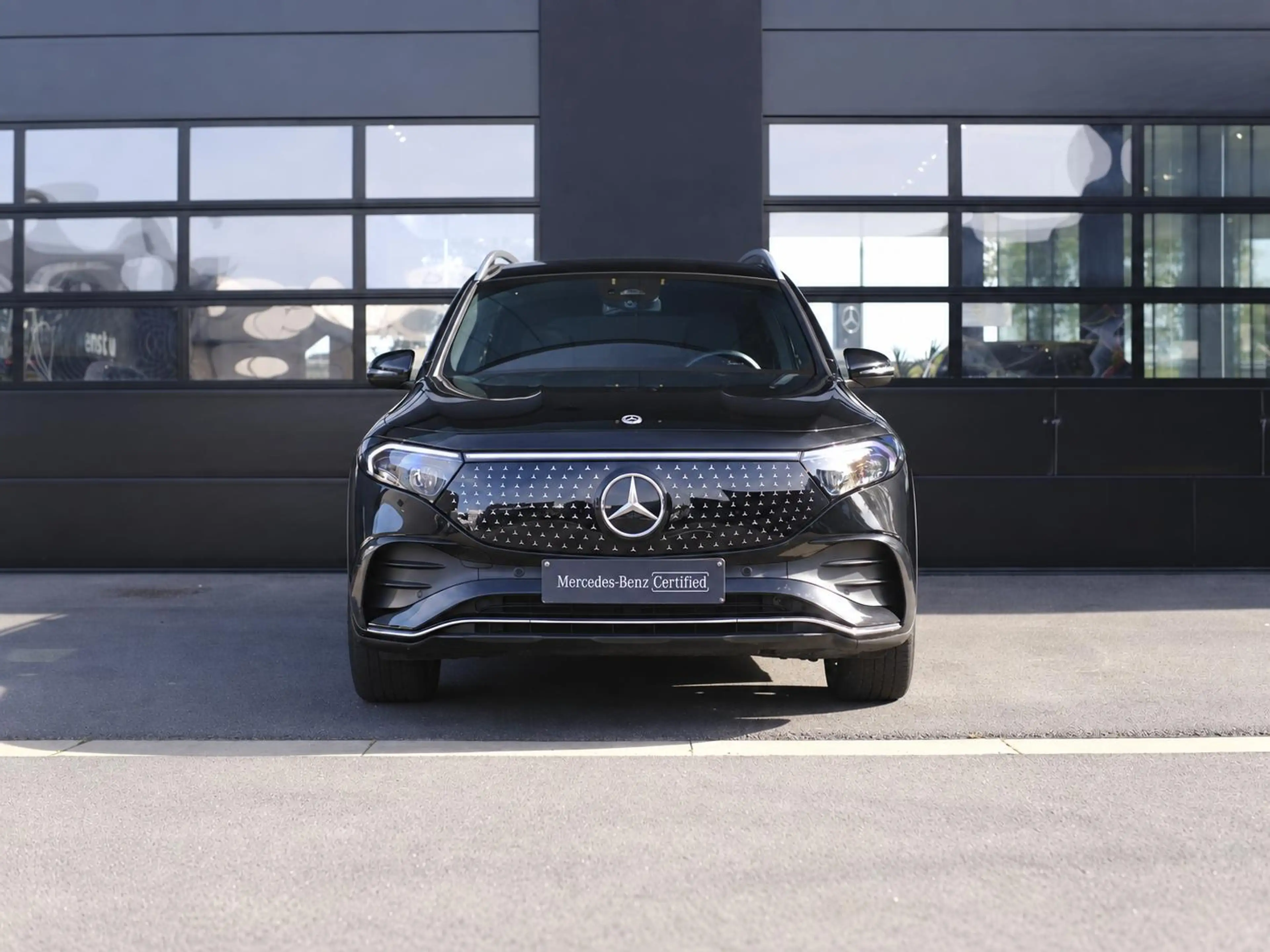 Mercedes-Benz EQB 250 250+ Star Edition + PANO + TREKHAAK + CARPLAY + — photo 3