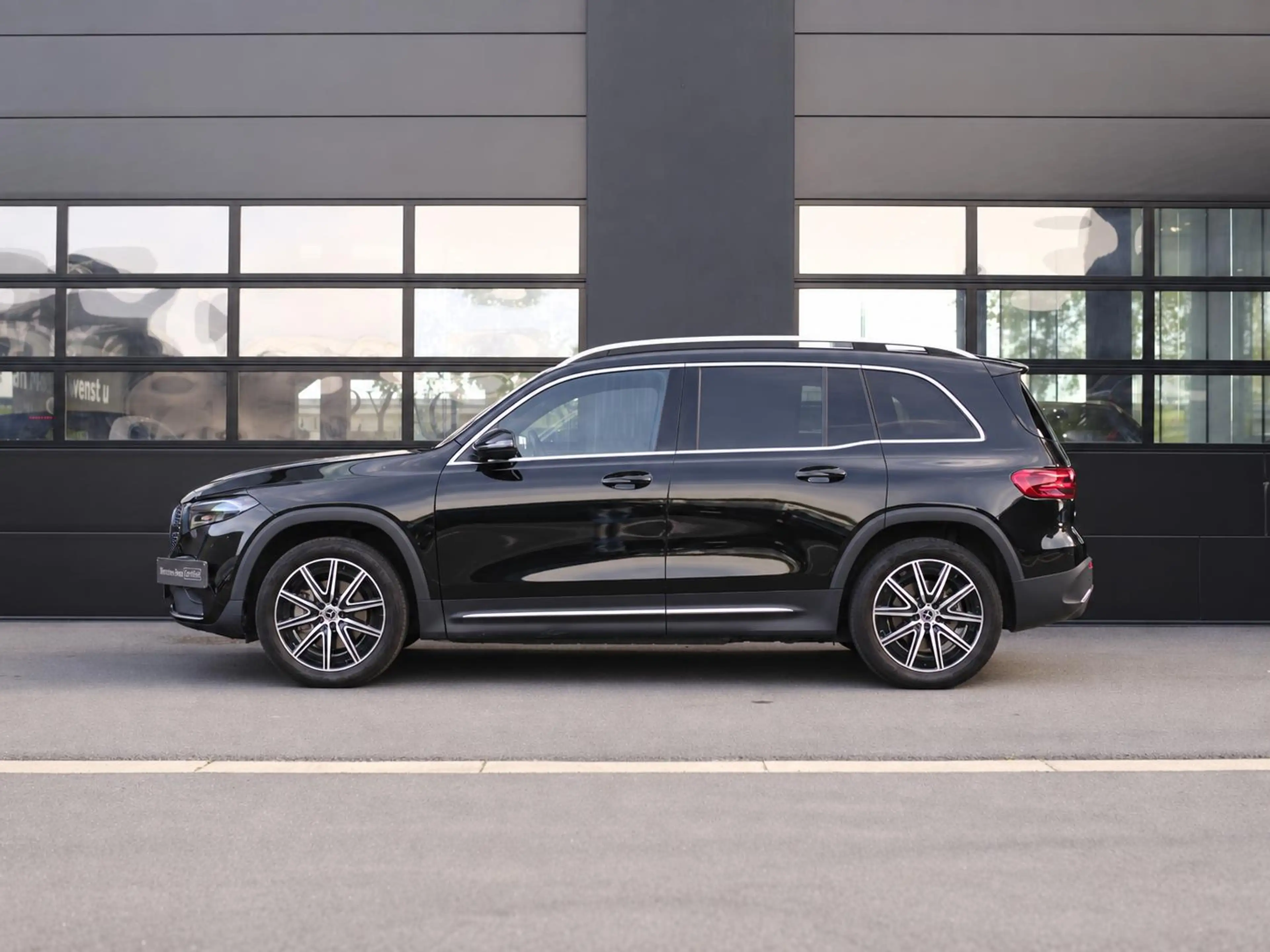 Mercedes-Benz EQB 250 250+ Star Edition + PANO + TREKHAAK + CARPLAY + — photo 4