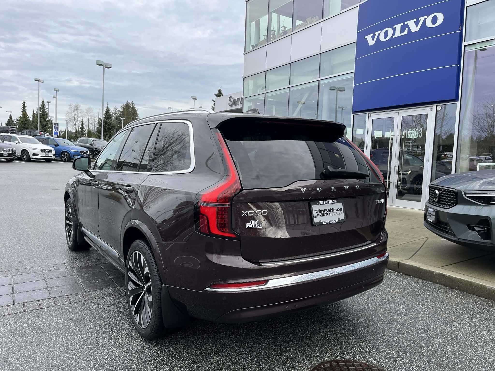 2025 Volvo XC90 2025.5 T8 AWD Ultra Bright Theme 6-Seater alt 3