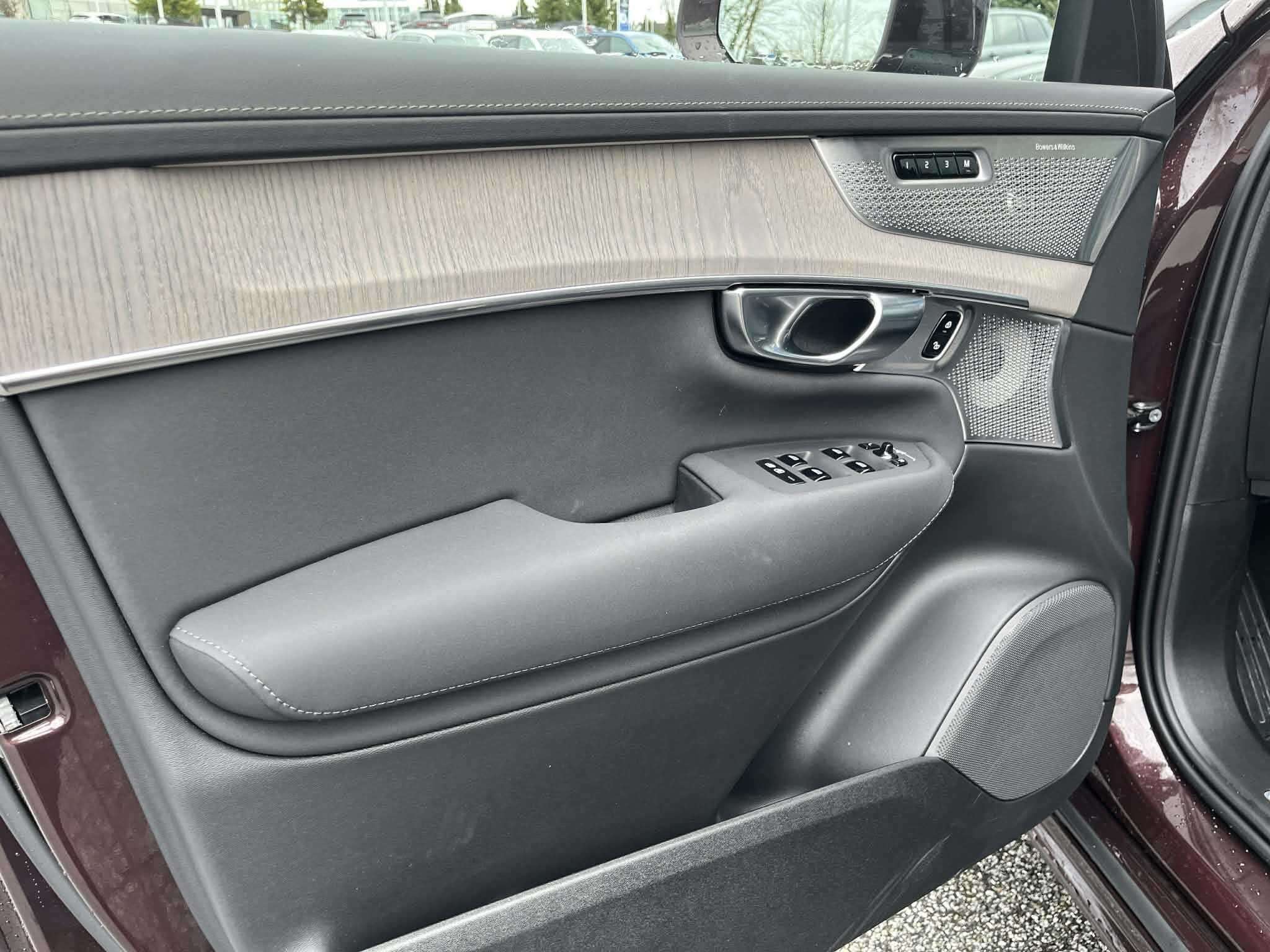 2025 Volvo XC90 2025.5 T8 AWD Ultra Bright Theme 6-Seater thumb 10