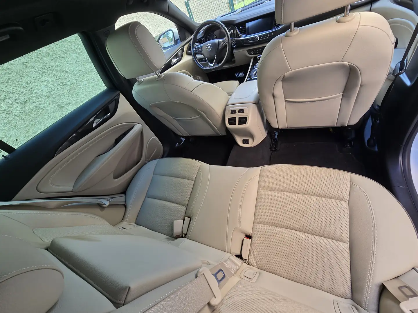 Opel Insignia Insignia Sports Tourer 2.0 D BiTurbo 210 ch BlueInjection AT8 AWD GSi Blanc - 1