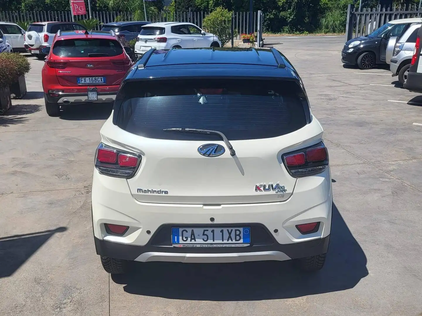 Mahindra KUV100 1.2 K8 Weiß - 2
