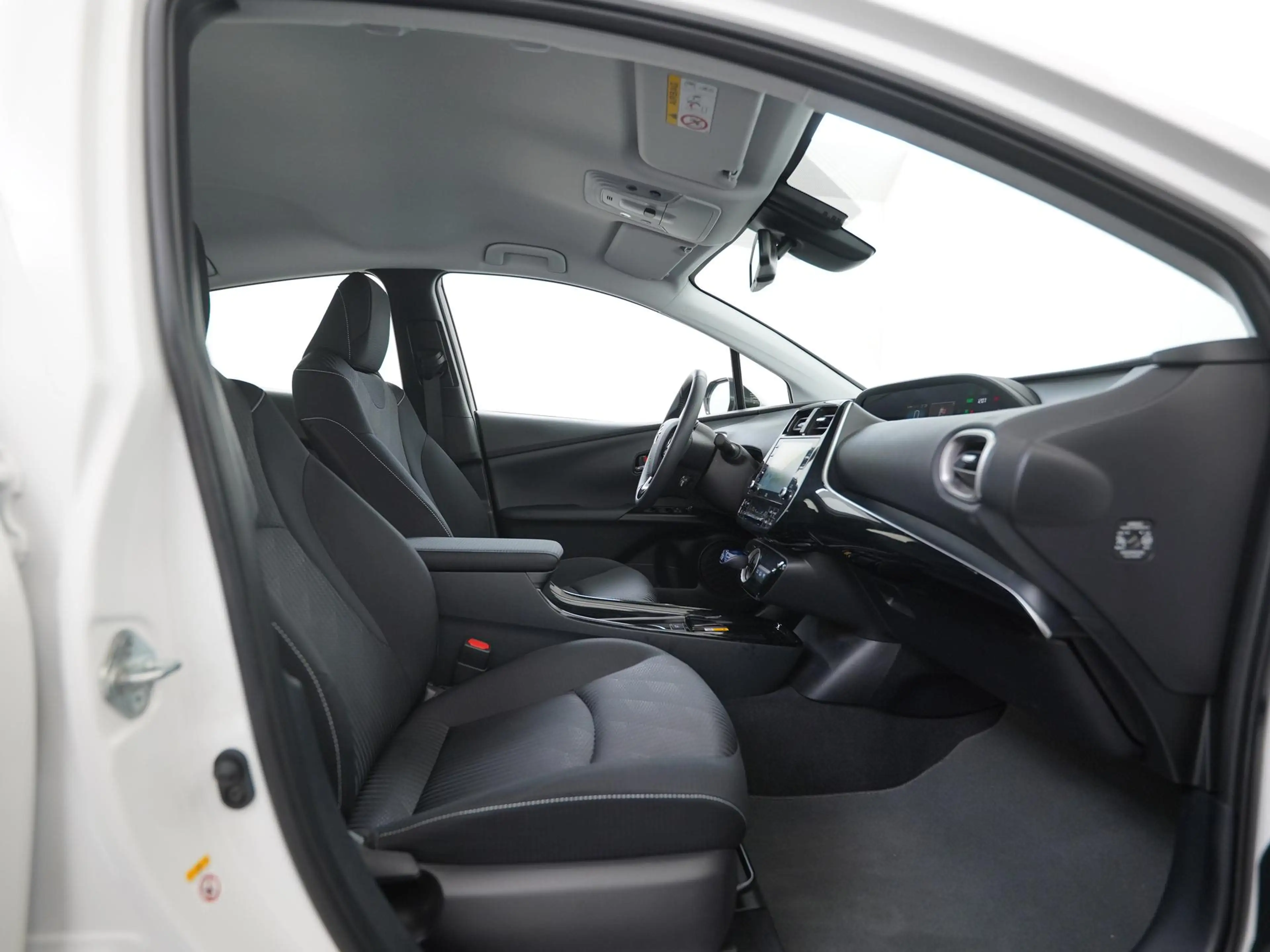 Toyota Prius 1.8 Plug-in Dynamic | Zondag Open! — photo 3