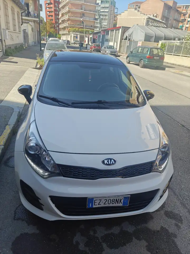 Kia Rio 5p 1.4 crdi High Tech — photo 1 of 15