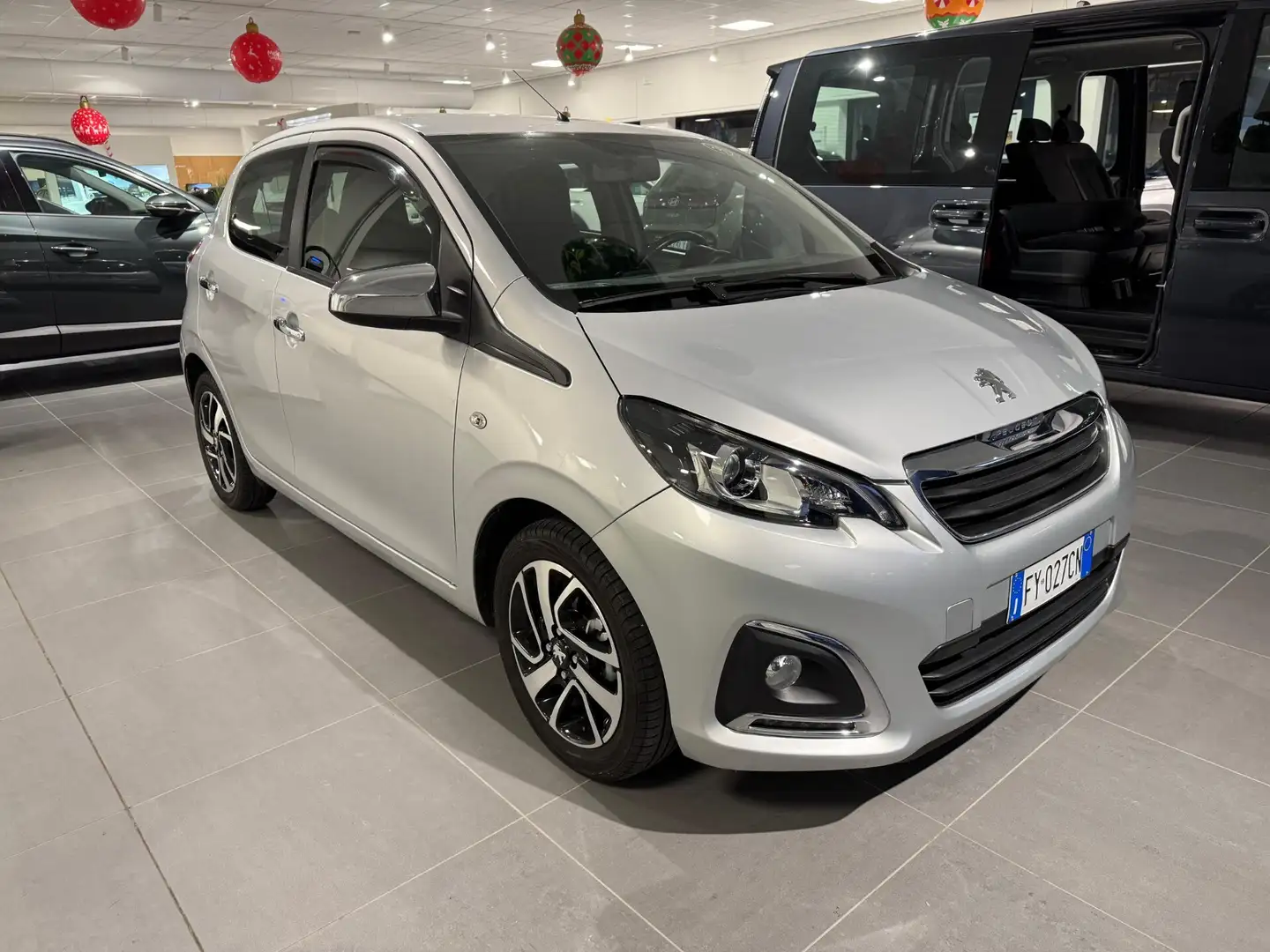 Peugeot 108 VTi 72 5 porte Allure Grau - 1