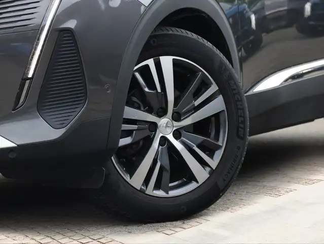 Peugeot 3008 view 5