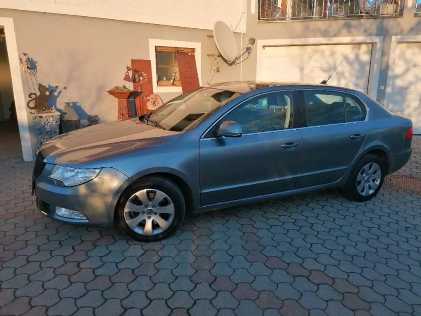 Skoda Superb Superb Elegance CR 2,0 TDI DPF Plateado - 1