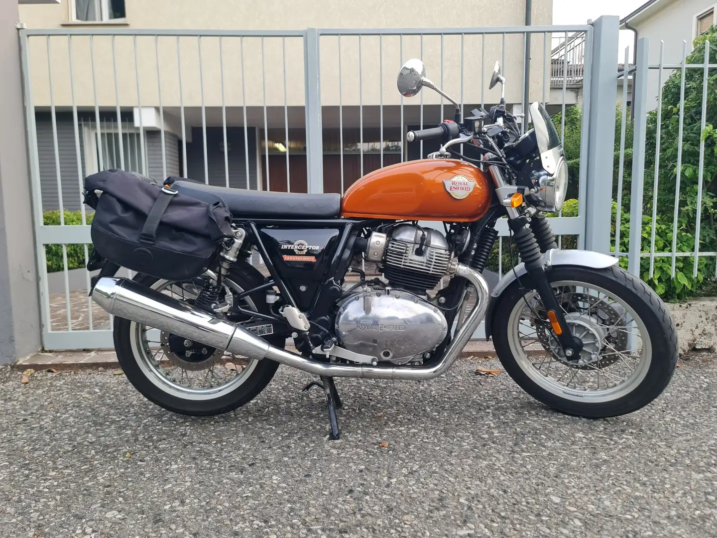 Royal Enfield Interceptor Arancione - 1