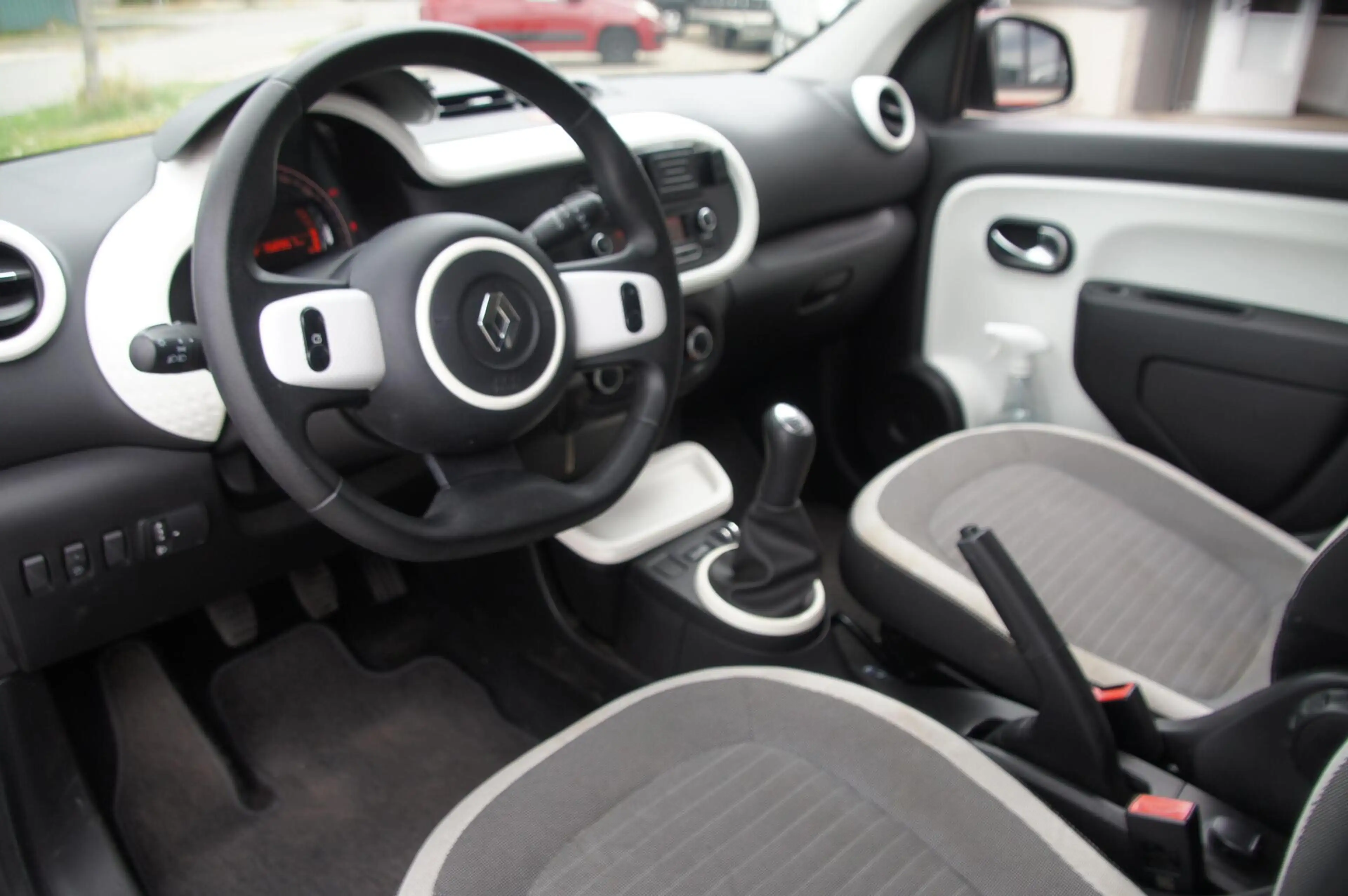 Renault Twingo 1.0 SCe Collection — photo 10