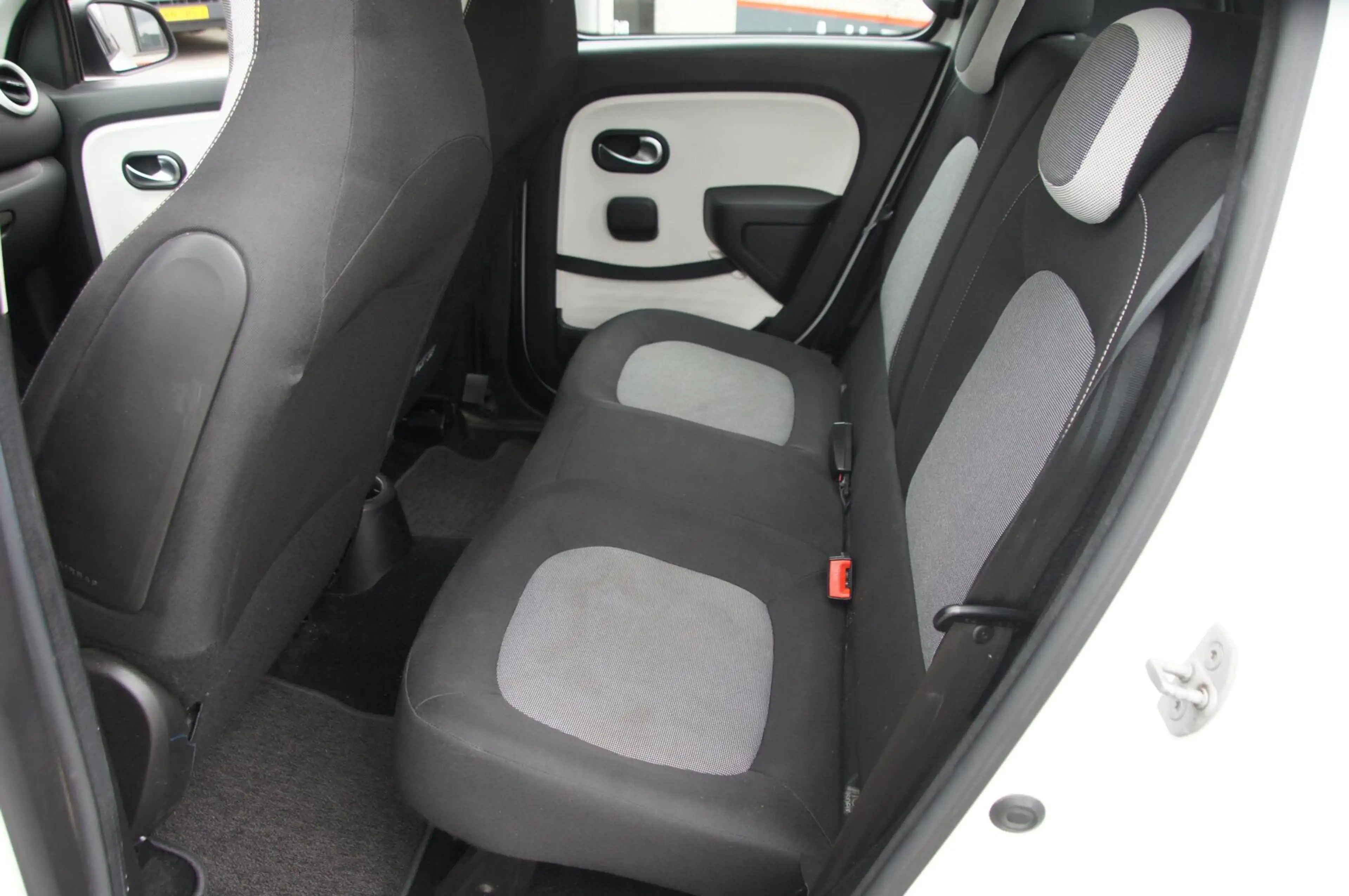 Renault Twingo 1.0 SCe Collection — photo 11