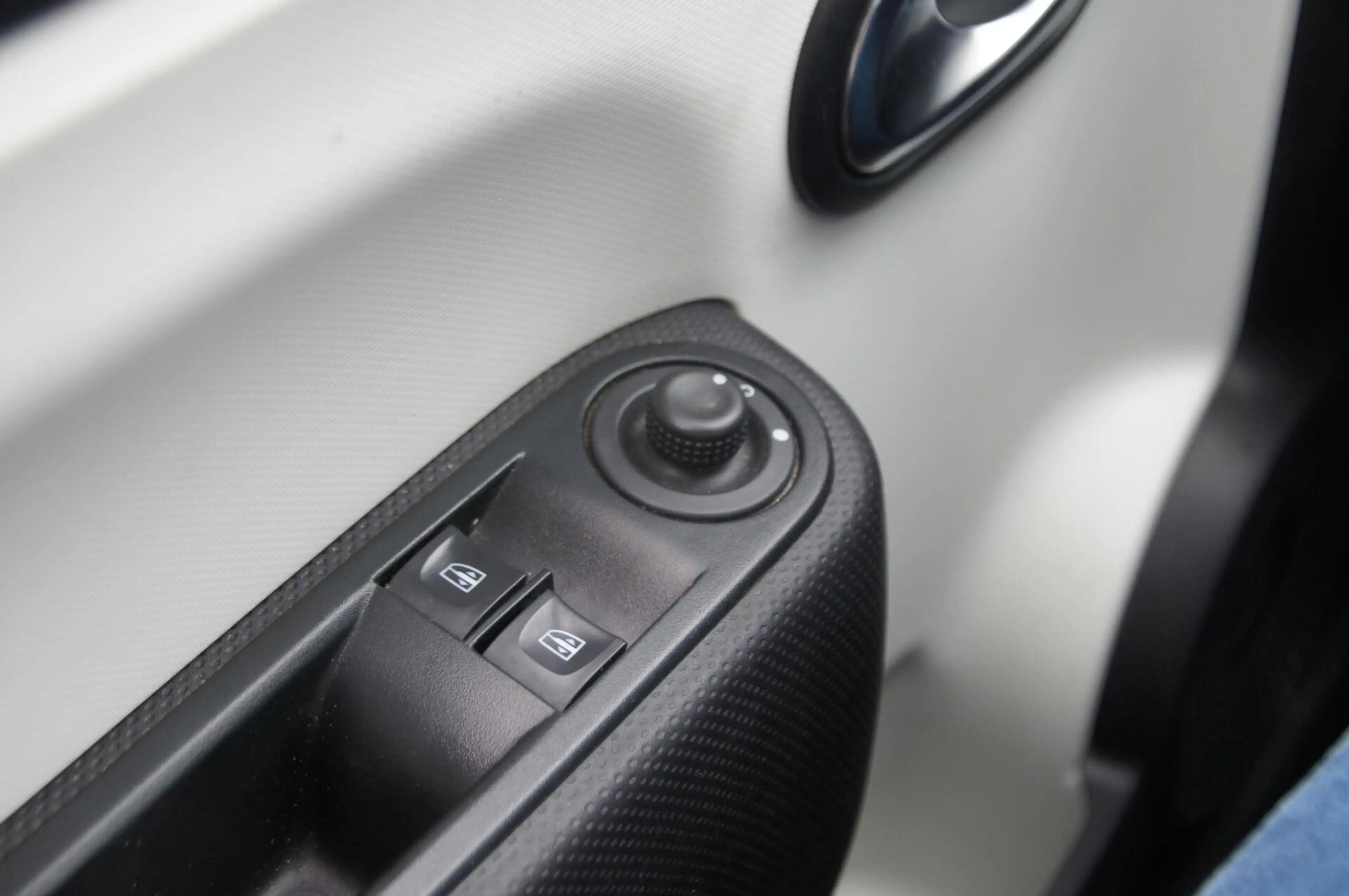 Renault Twingo 1.0 SCe Collection — photo 20