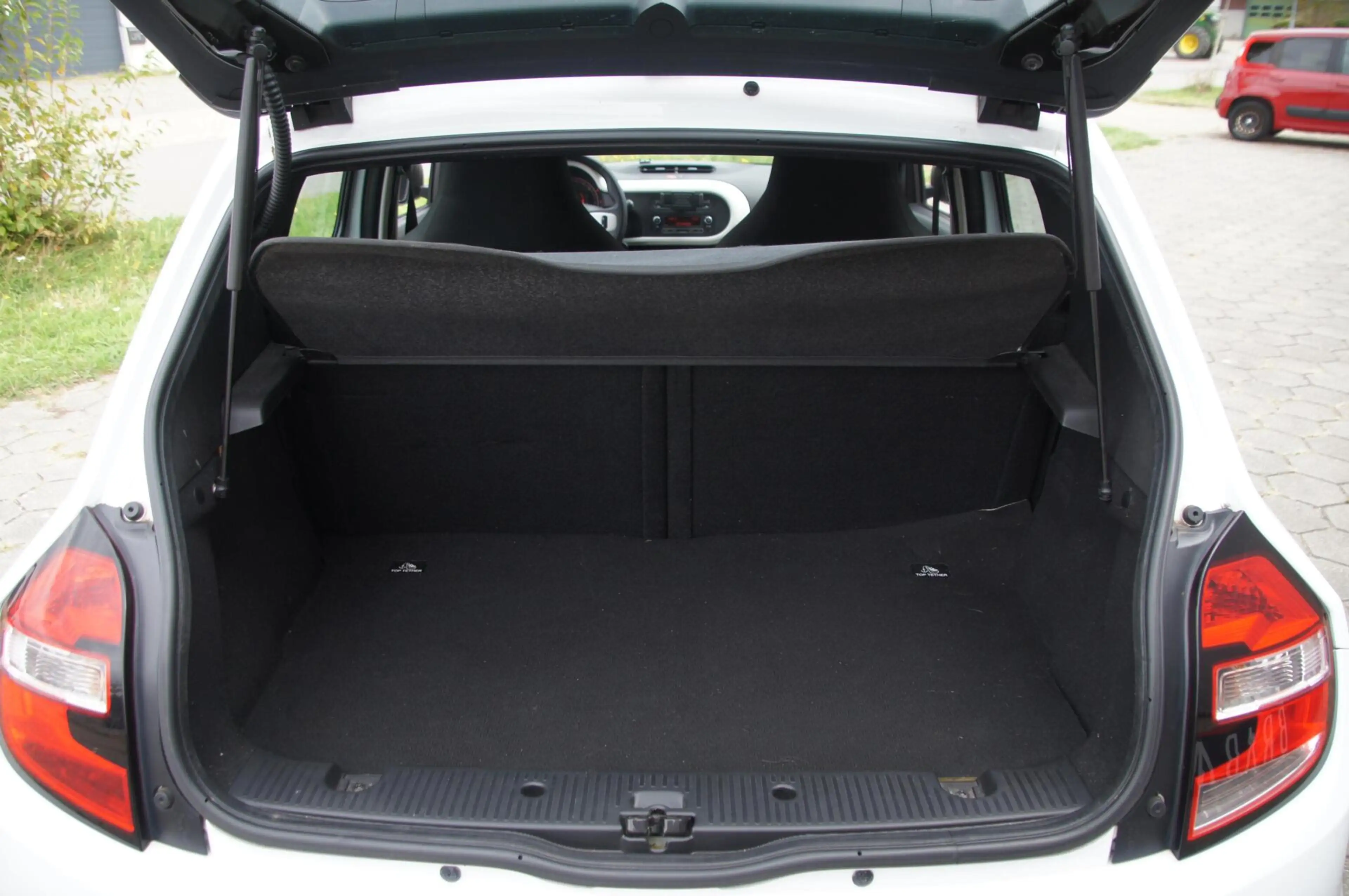 Renault Twingo 1.0 SCe Collection — photo 12