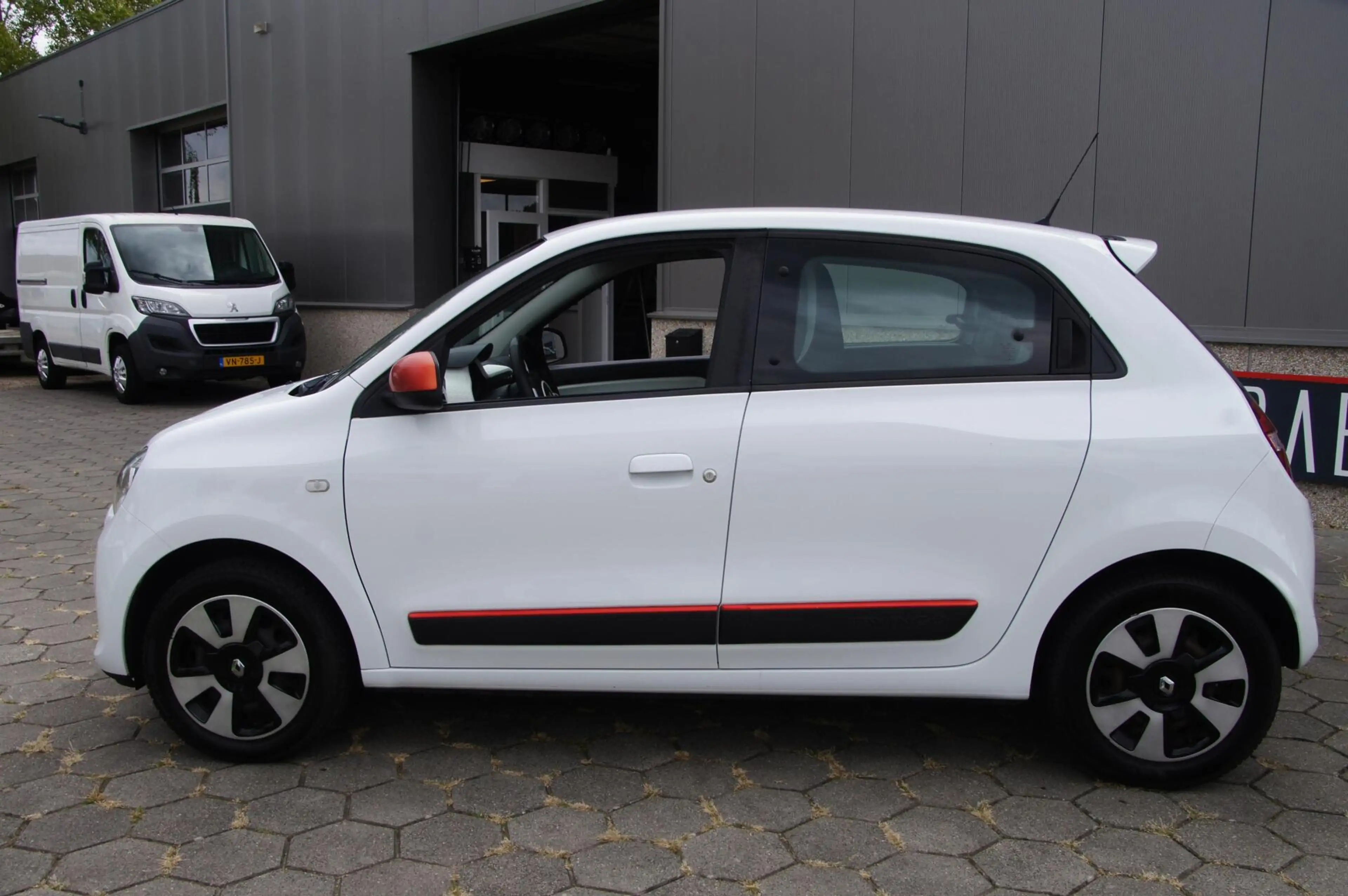 Renault Twingo 1.0 SCe Collection — photo 2