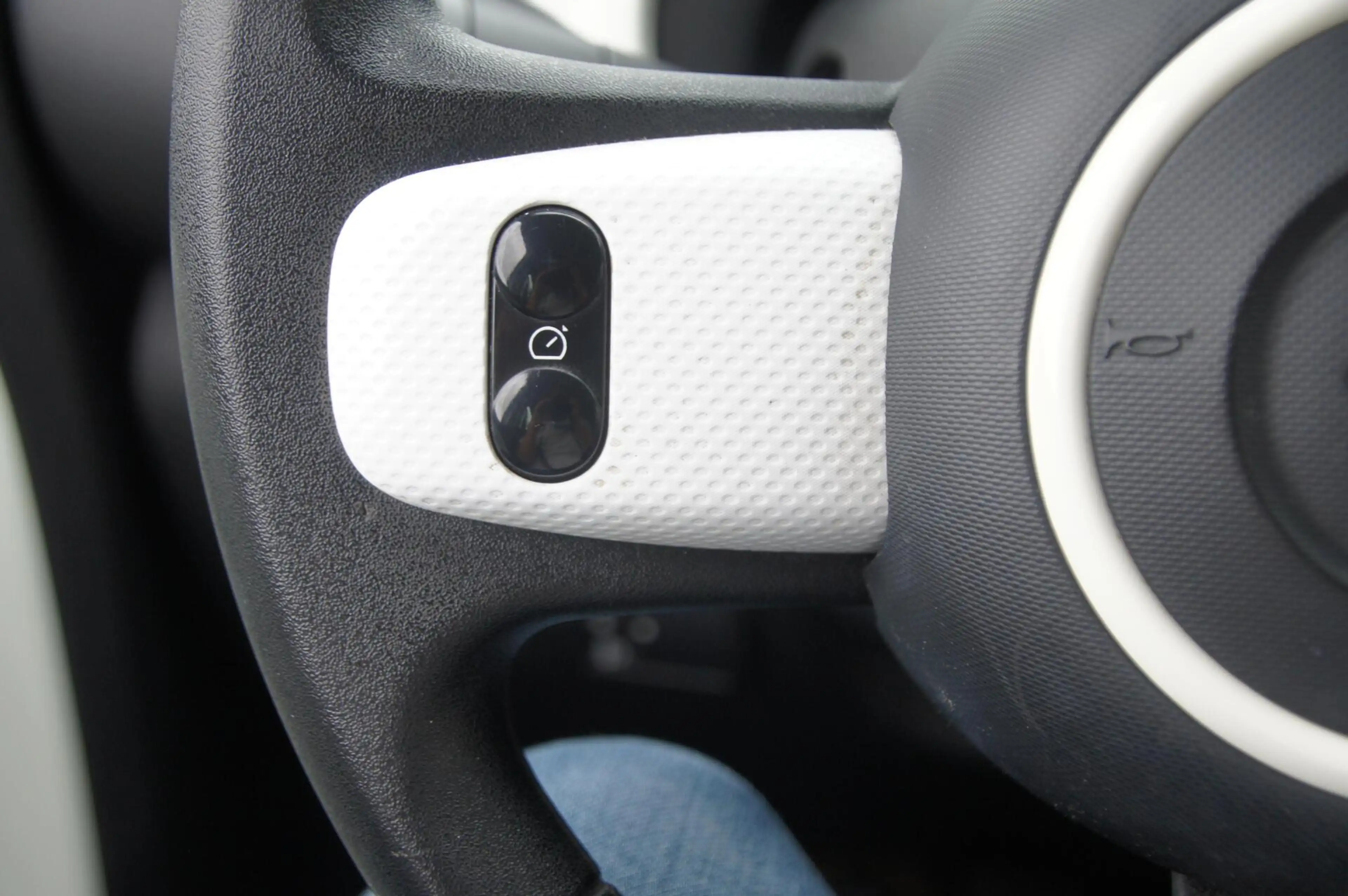 Renault Twingo 1.0 SCe Collection — photo 21