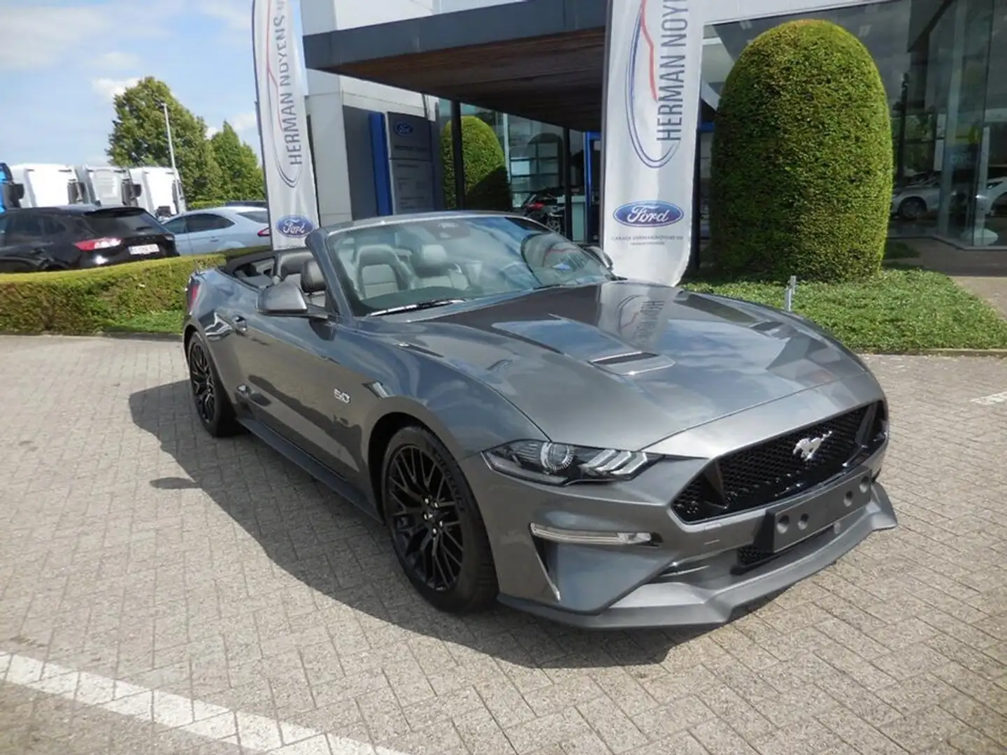 Ford Mustang Convertible GT Grey - 2