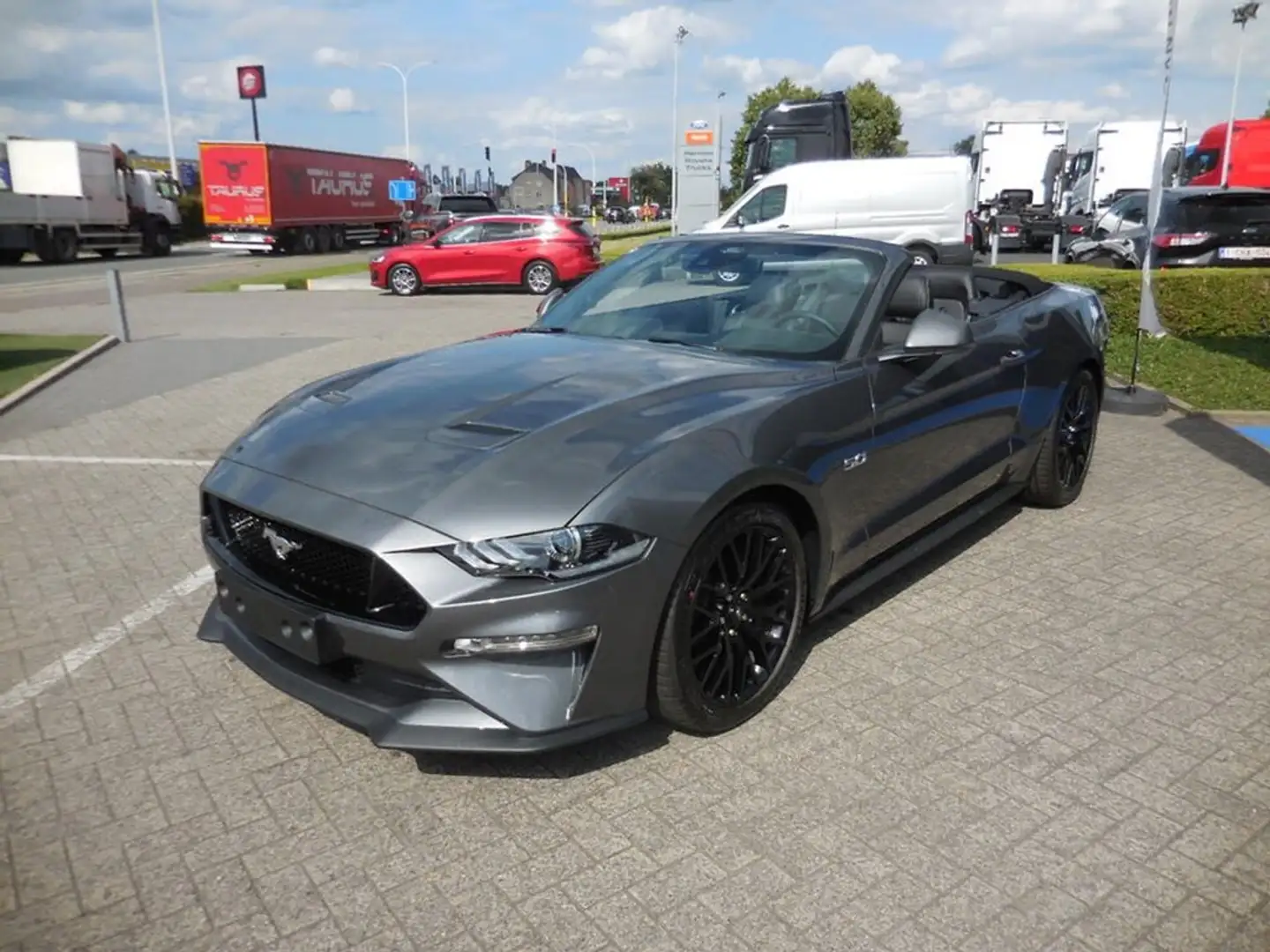 Ford Mustang Convertible GT Gris - 1