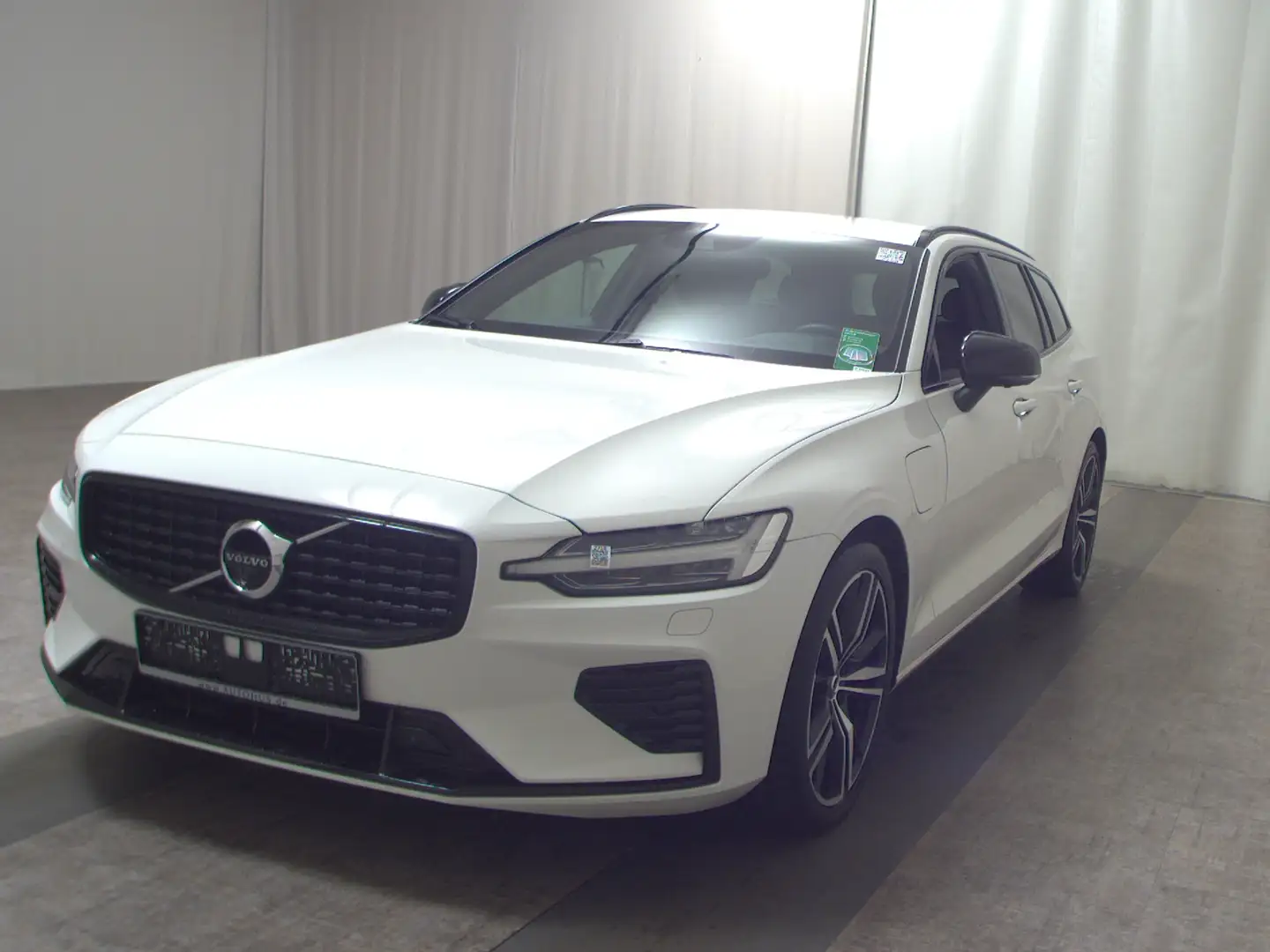 Volvo V60 T6 AWD Twin Engine AWD Plus Dark Nav LED AHK Blanc - 2