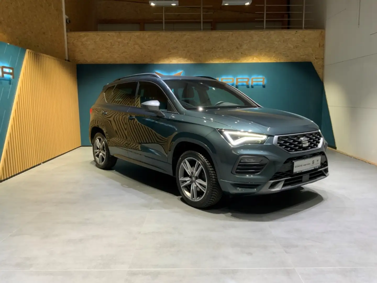 SEAT Ateca FR 2.0TDI DSG+Beats+ACC+ AHK+Navi Grün - 2