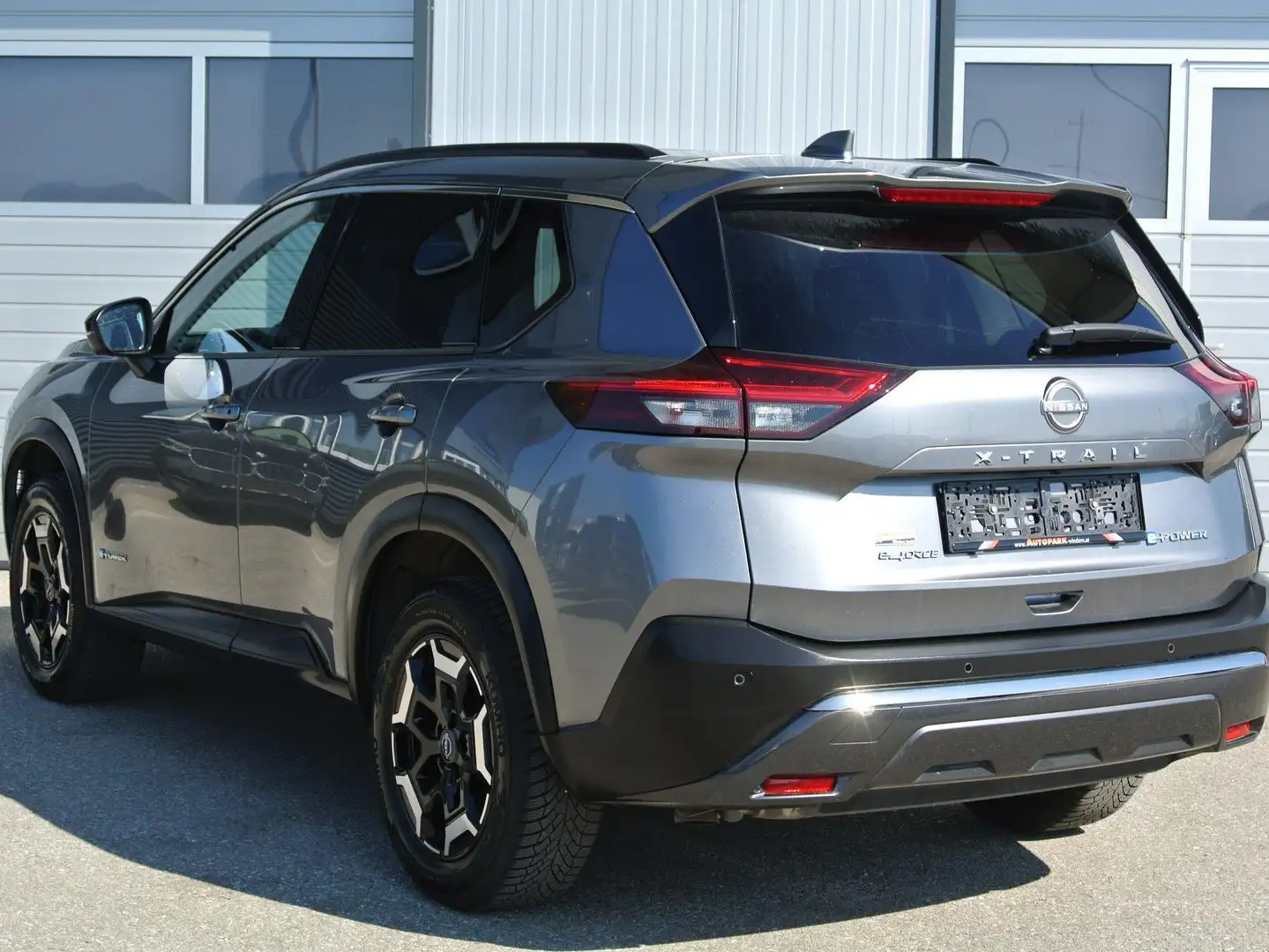 Nissan X-Trail 1.5 VC-T e-Power HEV N-Trek Xtronic ** 7-SITZE!! Grau - 2