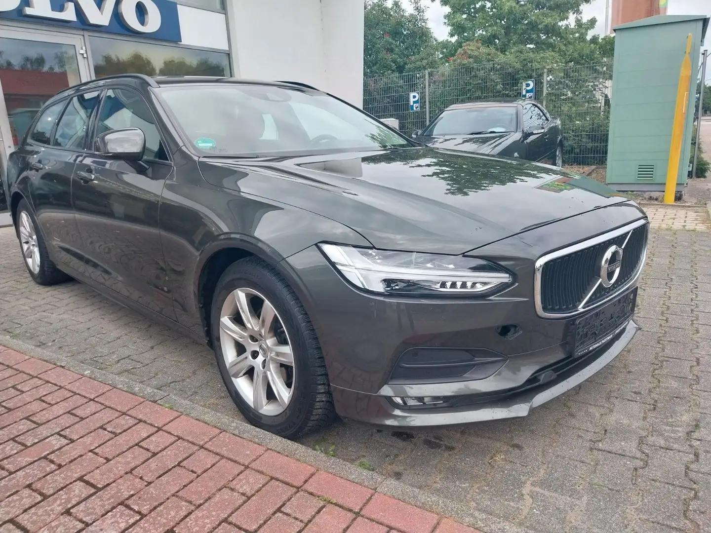 Volvo V90 Kombi D4 AHK, Automatik, ACC, LED Gris - 1