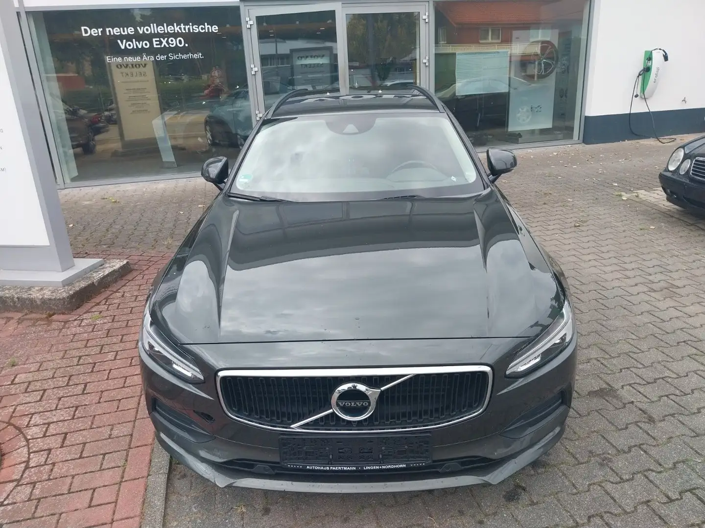 Volvo V90 Kombi D4 AHK, Automatik, ACC, LED Gris - 2