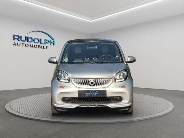 smart forTwo AUTOMATIK NAVI PANORAMA KLIMA SITZHEIZ. GARANTIE