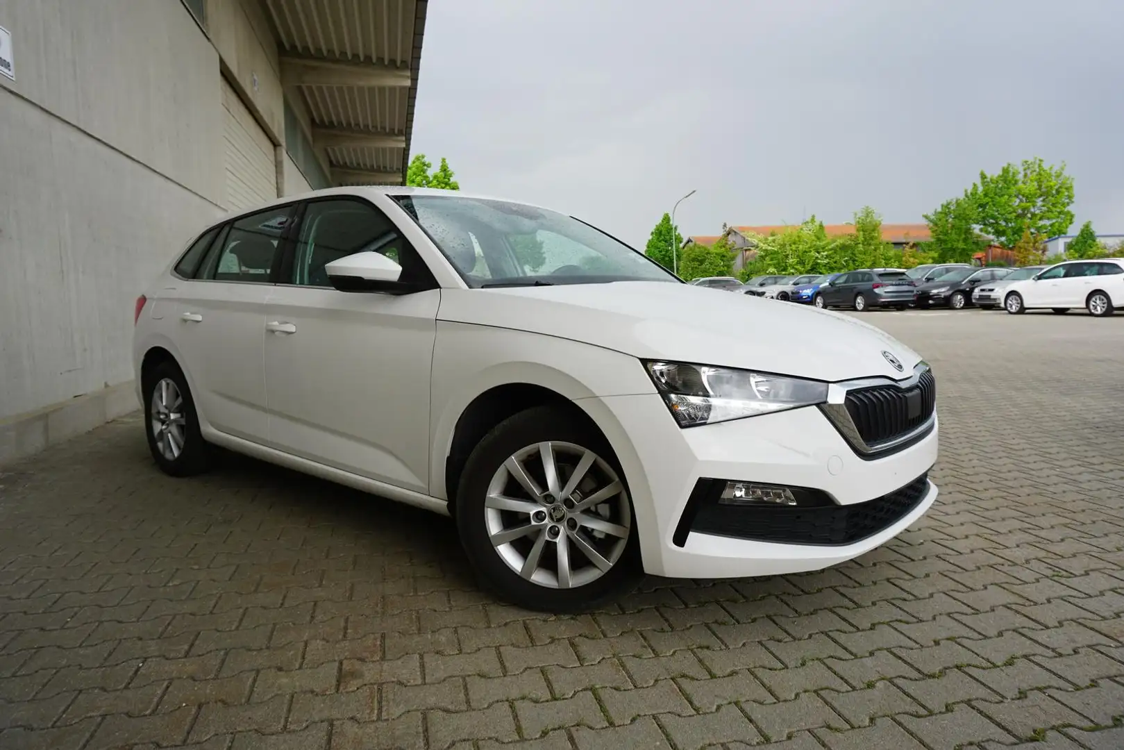 Skoda Scala 1.0TSI Ambition Navi/MirrorLink PDC LED Weiß - 1