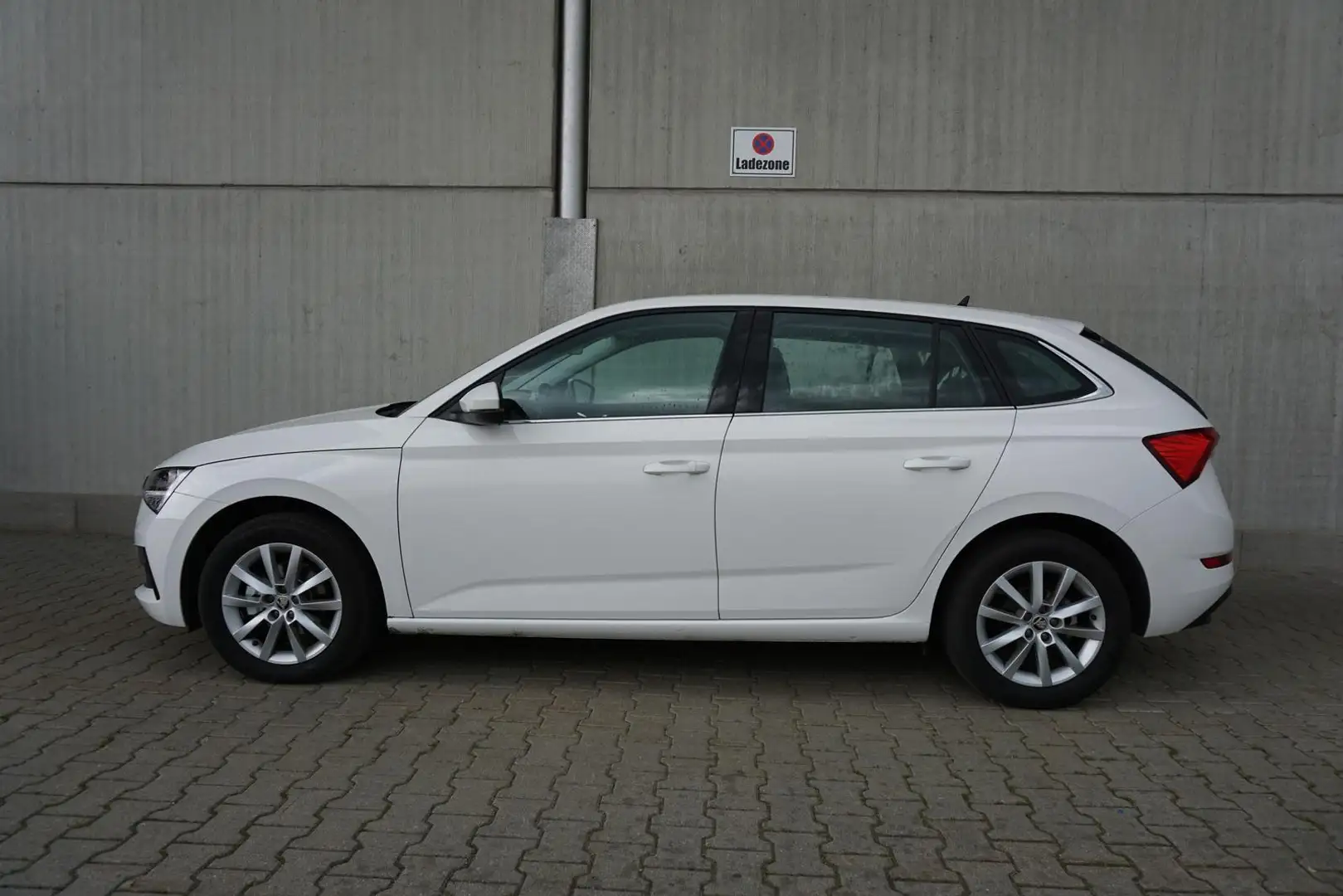 Skoda Scala 1.0TSI Ambition Navi/MirrorLink PDC LED Weiß - 2