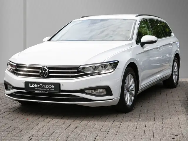 Volkswagen Passat view 2