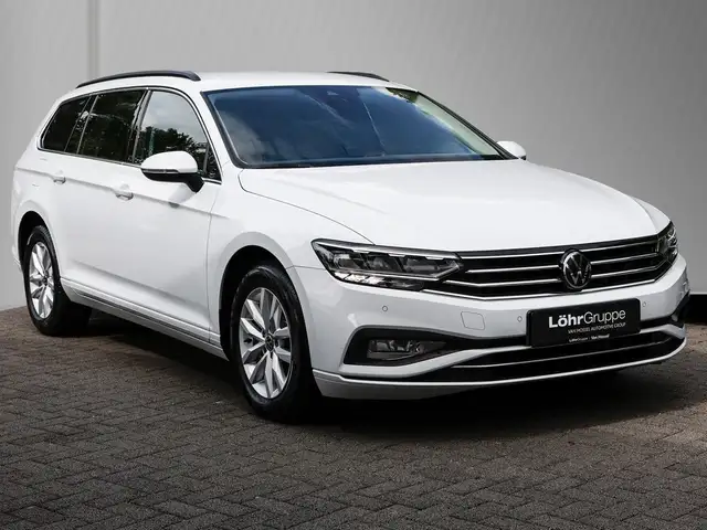 Volkswagen Passat view 5