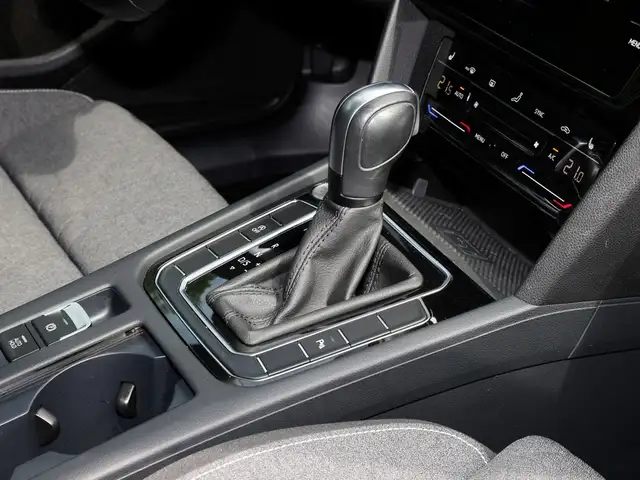 Volkswagen Passat view 11