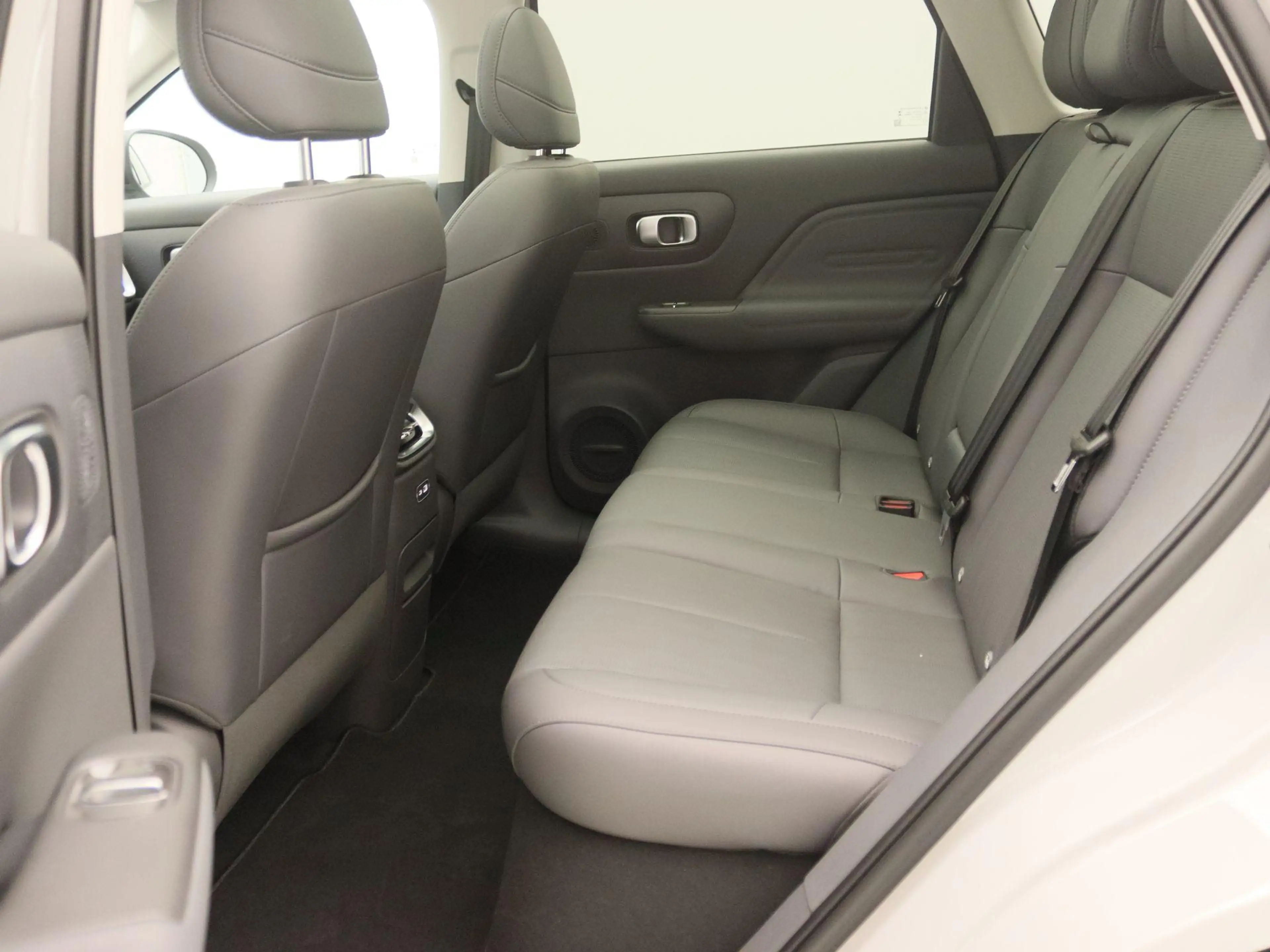 Leapmotor B10 Design Hybrid EV 18.8 kWh | DEMO SALE | — photo 13