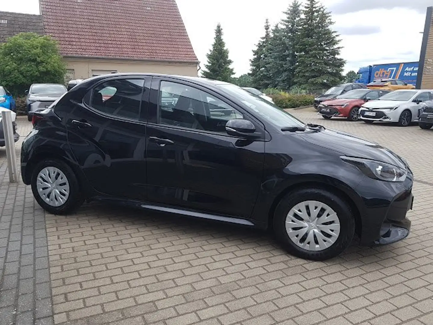 Toyota Yaris 1,5-Hybrid Comfort mit Allwetter Zwart - 2