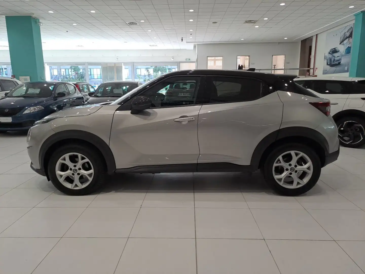 Nissan Juke 1.0 DIG-T 114 N-Connecta Mt Grigio - 2